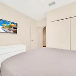 Bright & Modern 2Br Condo With Pool & Hot Tub, Near Disney!