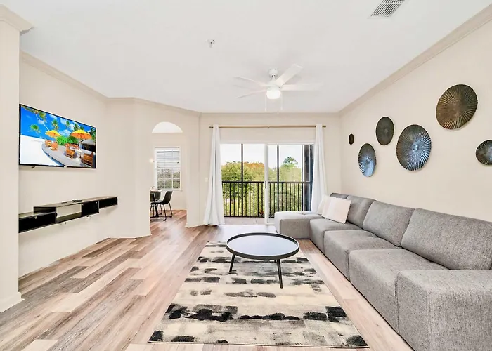 Bright & Modern 2Br Condo With Pool & Hot Tub, Near Disney!