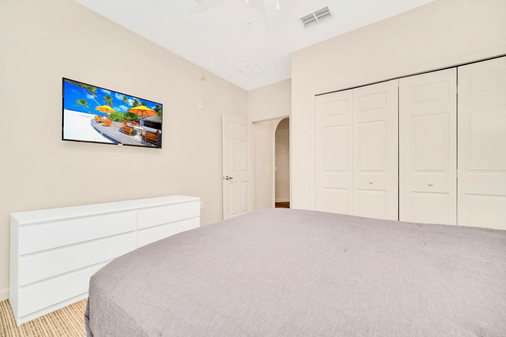 Holiday home Bright & Modern 2br With Pool & Hot Tub, Near Disney! *