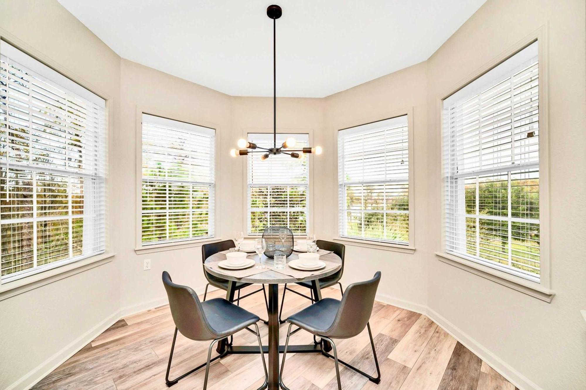 Bright & Modern 2br With Pool & Hot Tub, Near Disney! Holiday home Orlando