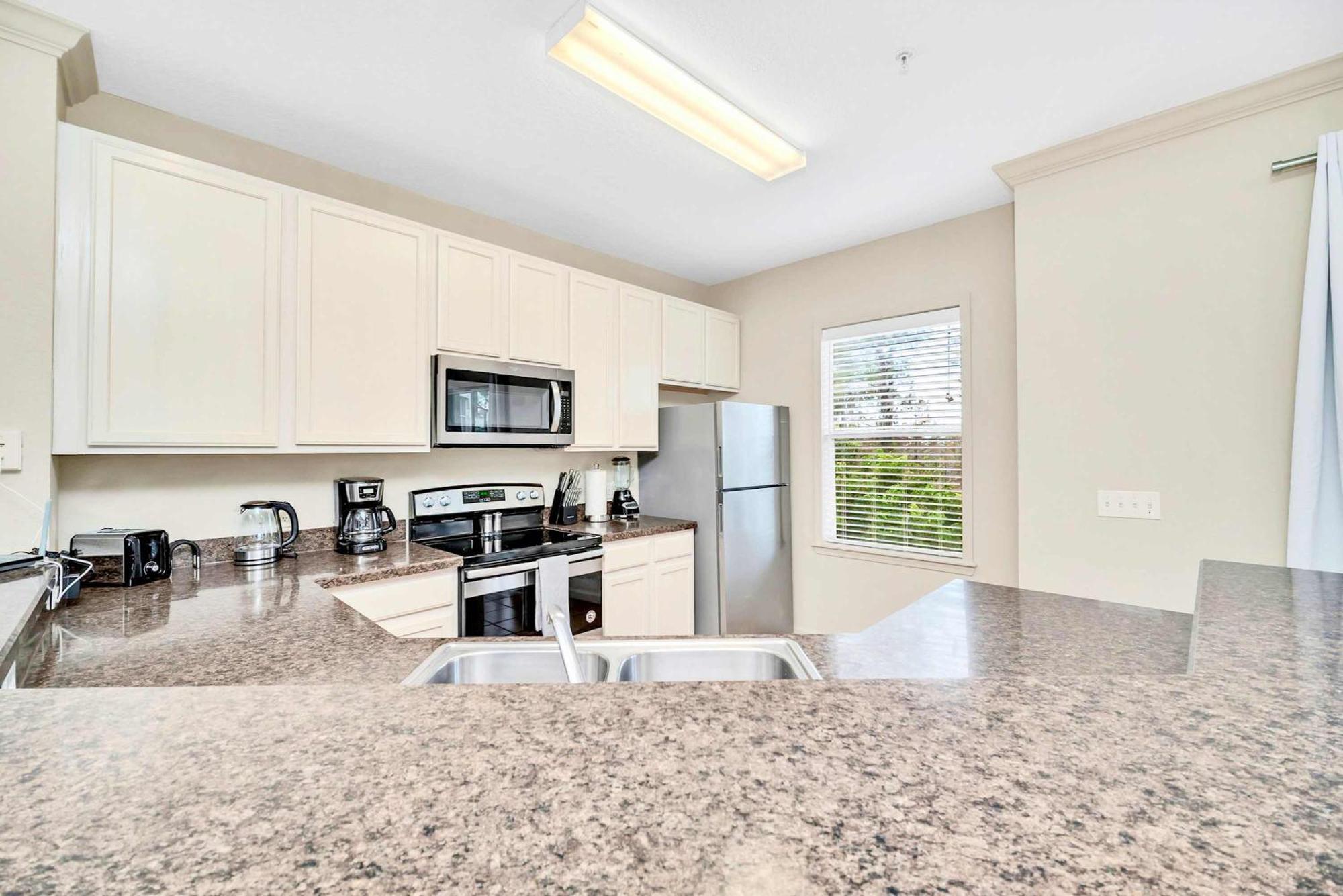 Bright & Modern 2br With Pool & Hot Tub, Near Disney! Holiday home Orlando