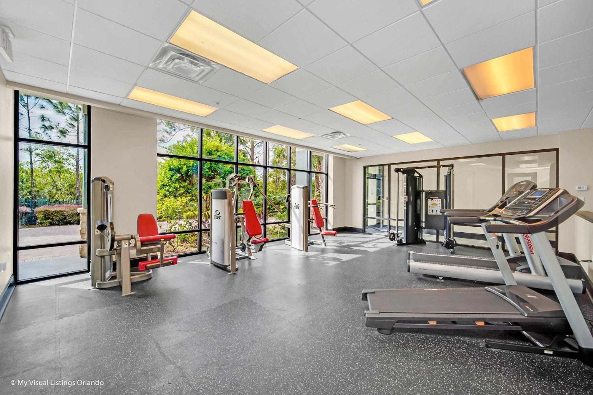 Bright & Modern 2br With Pool & Hot Tub, Near Disney! Holiday home *